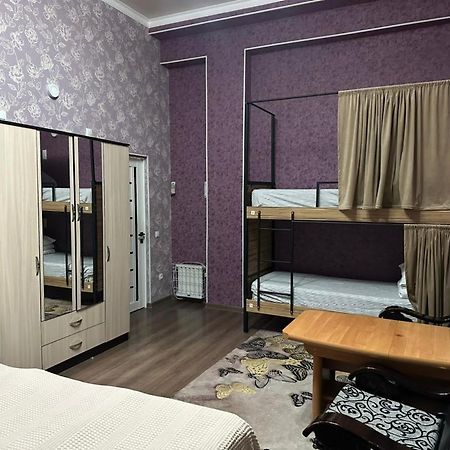 בישקק Sweet Home Hostel מראה חיצוני תמונה