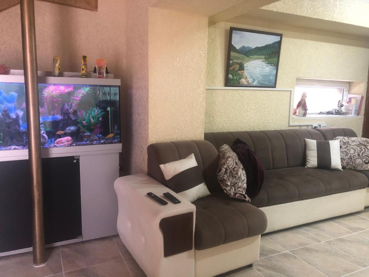 בישקק Sweet Home Hostel מראה חיצוני תמונה