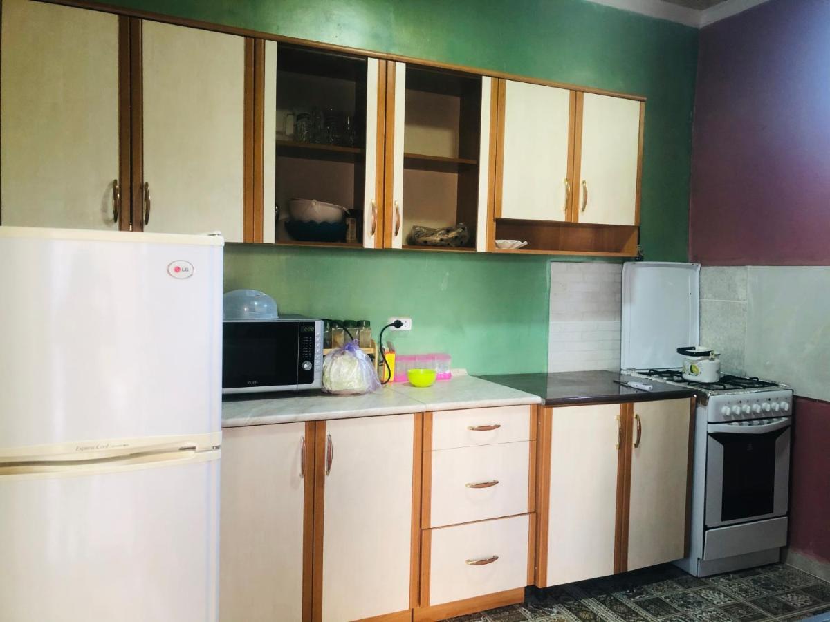 בישקק Sweet Home Hostel מראה חיצוני תמונה