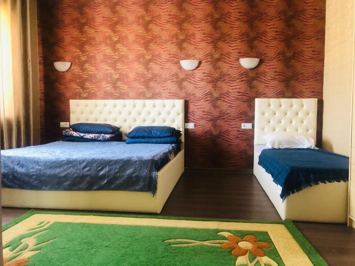 בישקק Sweet Home Hostel מראה חיצוני תמונה