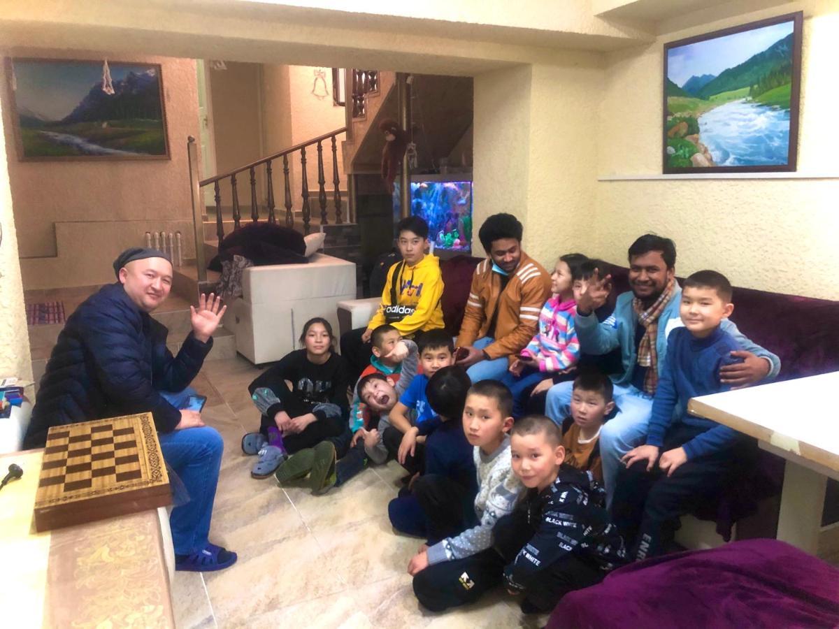 בישקק Sweet Home Hostel מראה חיצוני תמונה