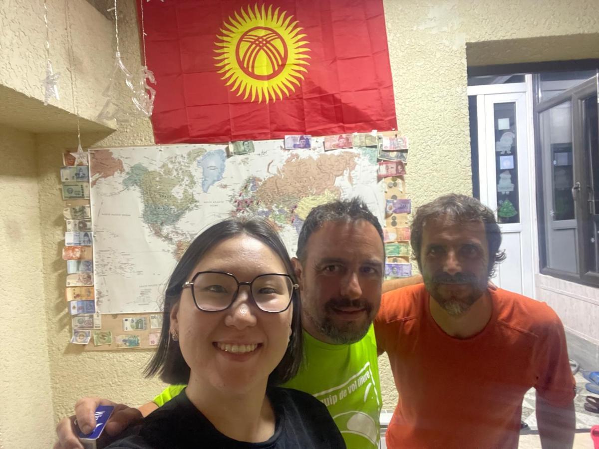 בישקק Sweet Home Hostel מראה חיצוני תמונה