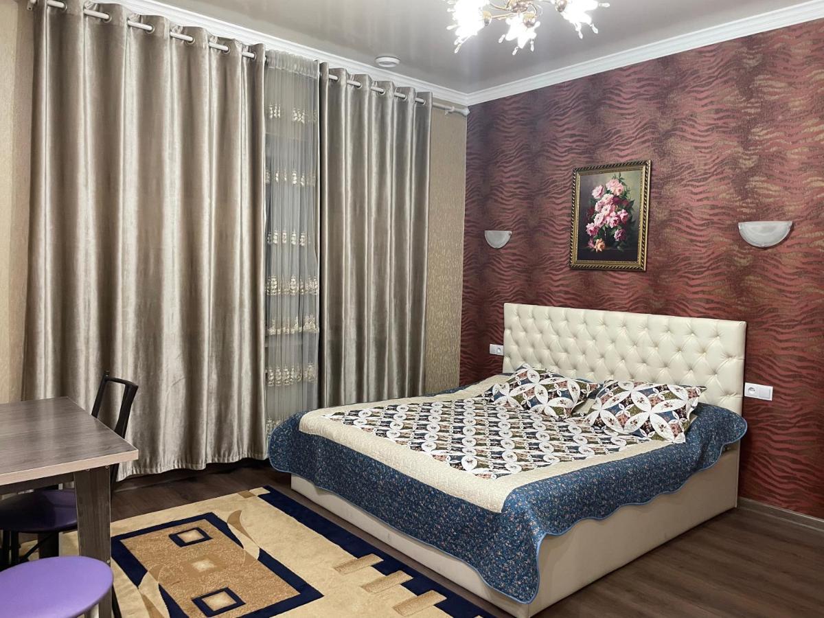 בישקק Sweet Home Hostel מראה חיצוני תמונה