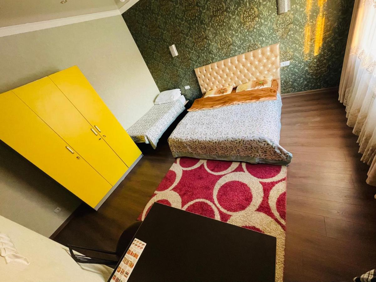 בישקק Sweet Home Hostel מראה חיצוני תמונה
