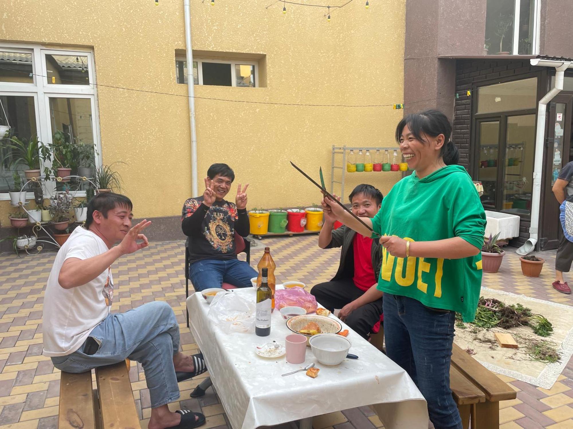 בישקק Sweet Home Hostel מראה חיצוני תמונה