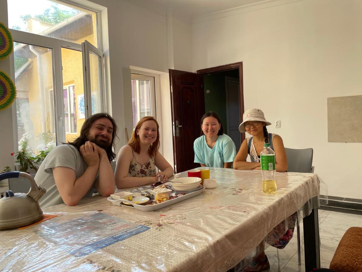 בישקק Sweet Home Hostel מראה חיצוני תמונה