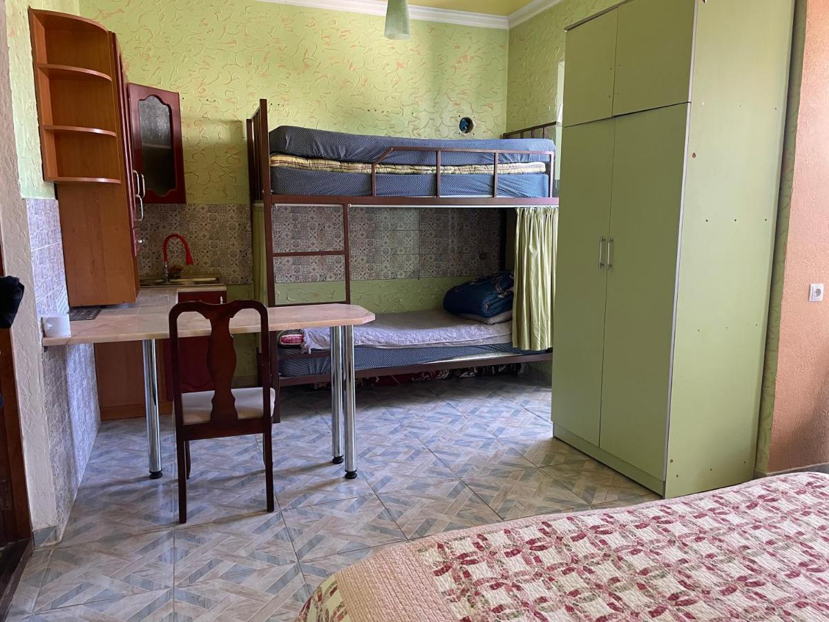 בישקק Sweet Home Hostel מראה חיצוני תמונה