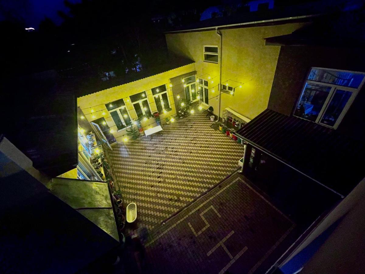 בישקק Sweet Home Hostel מראה חיצוני תמונה