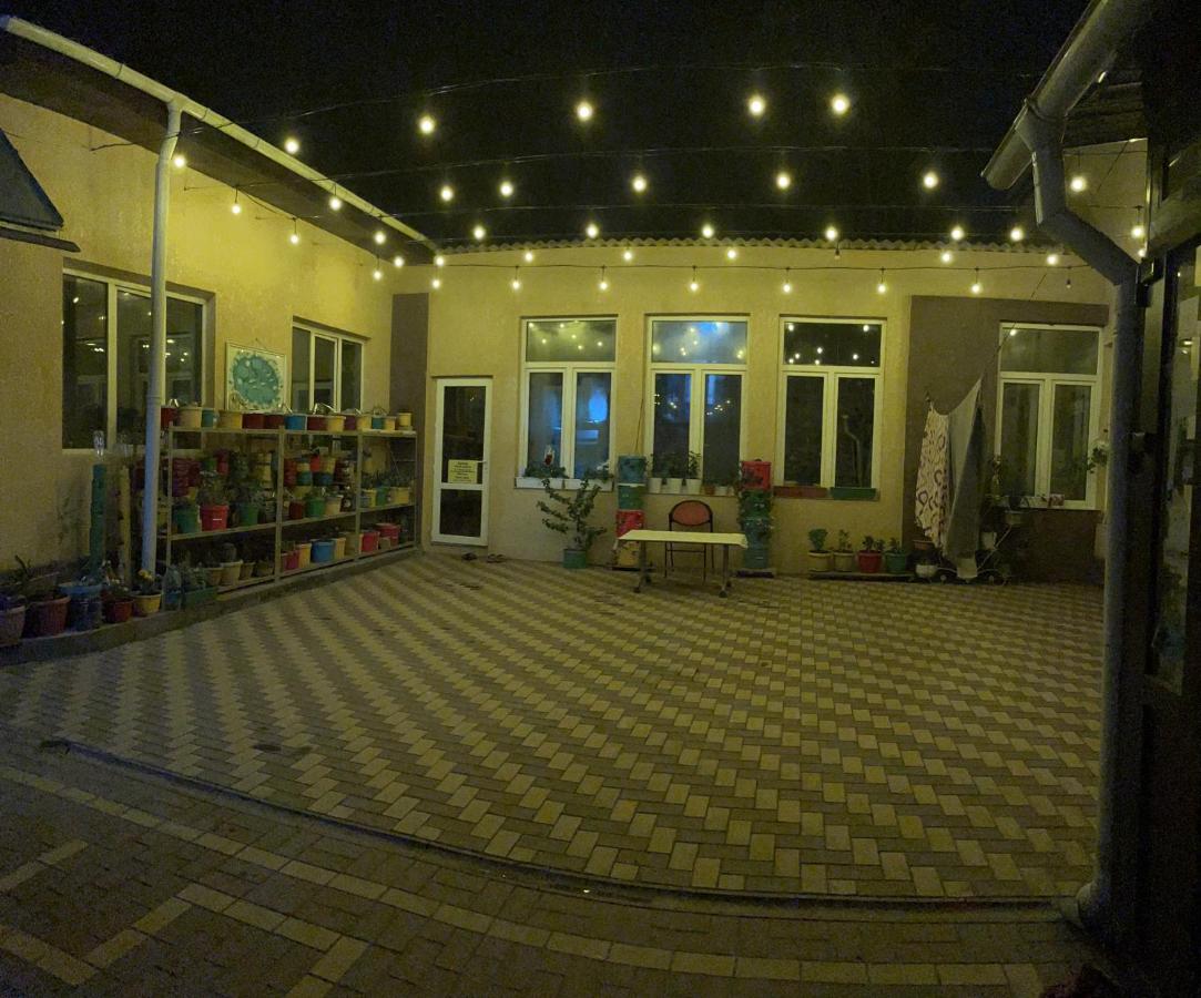 בישקק Sweet Home Hostel מראה חיצוני תמונה