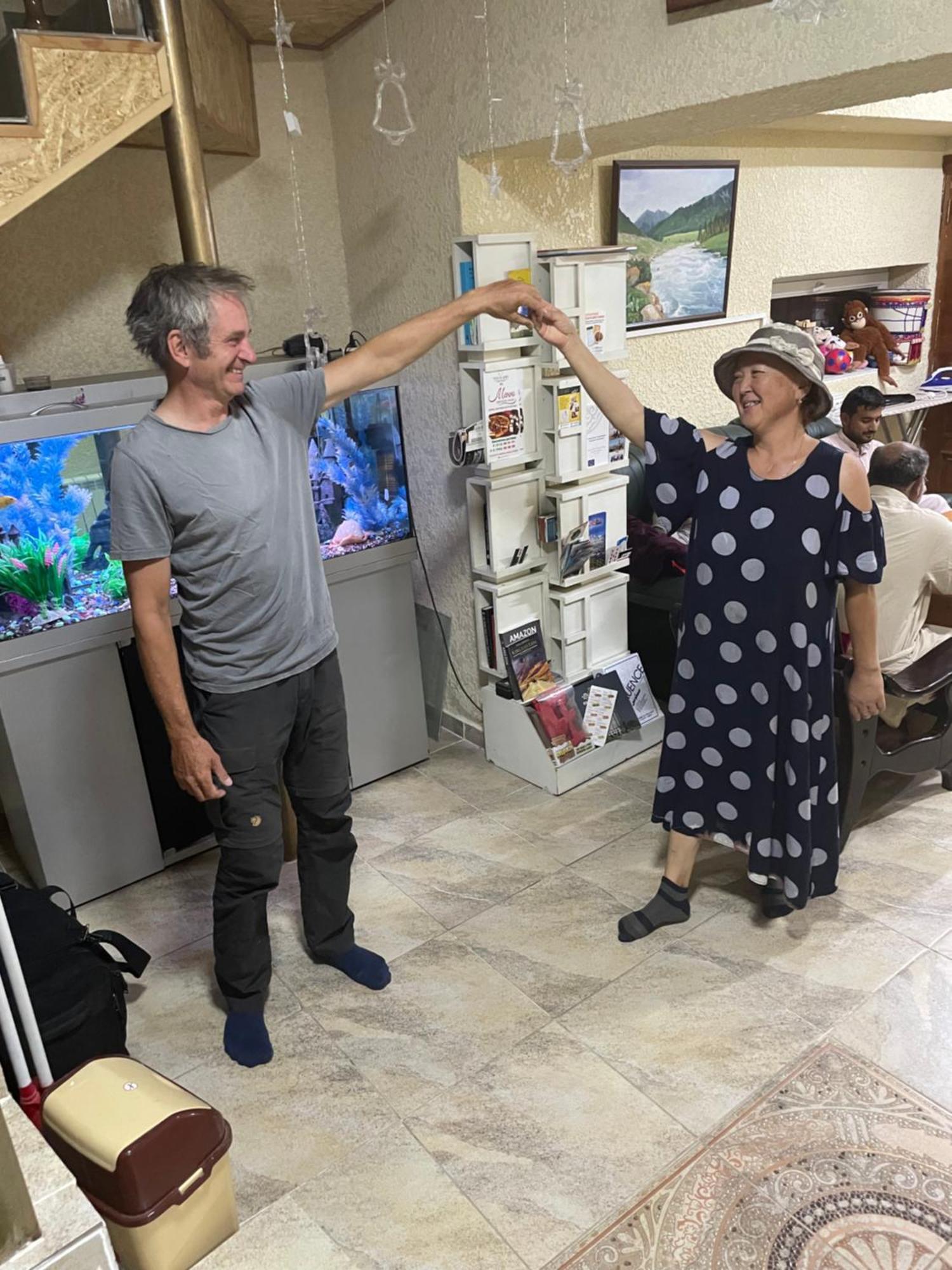 בישקק Sweet Home Hostel מראה חיצוני תמונה