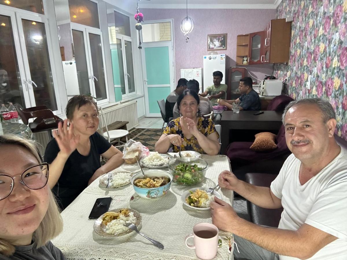 בישקק Sweet Home Hostel מראה חיצוני תמונה