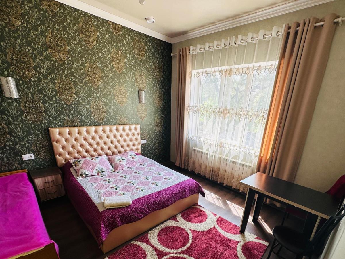 בישקק Sweet Home Hostel מראה חיצוני תמונה