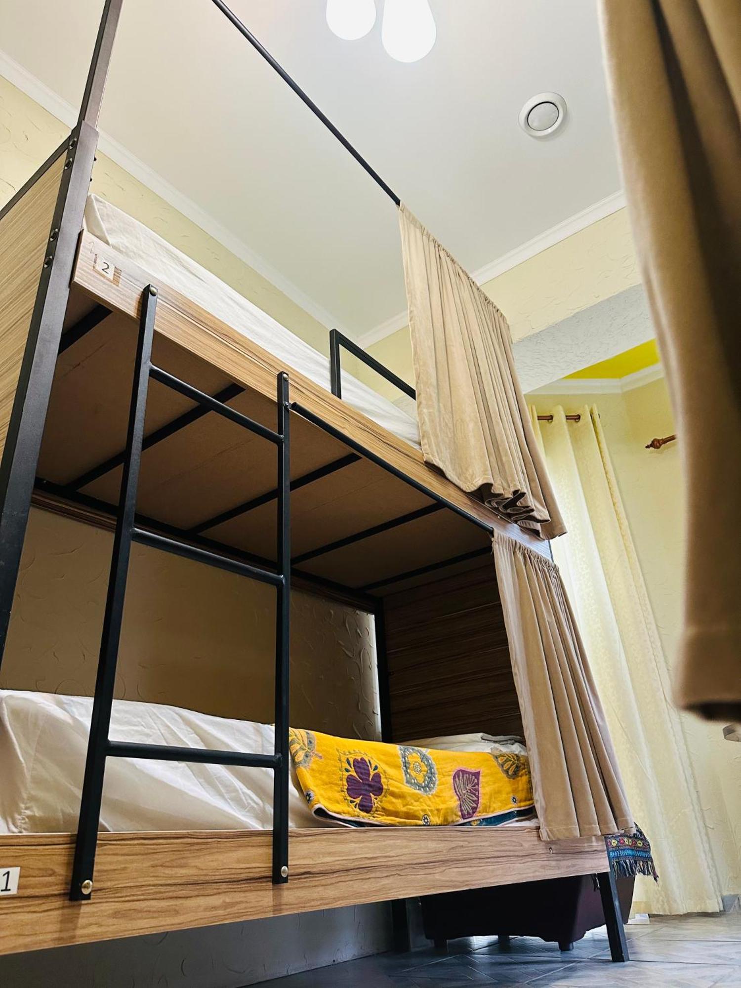 בישקק Sweet Home Hostel מראה חיצוני תמונה