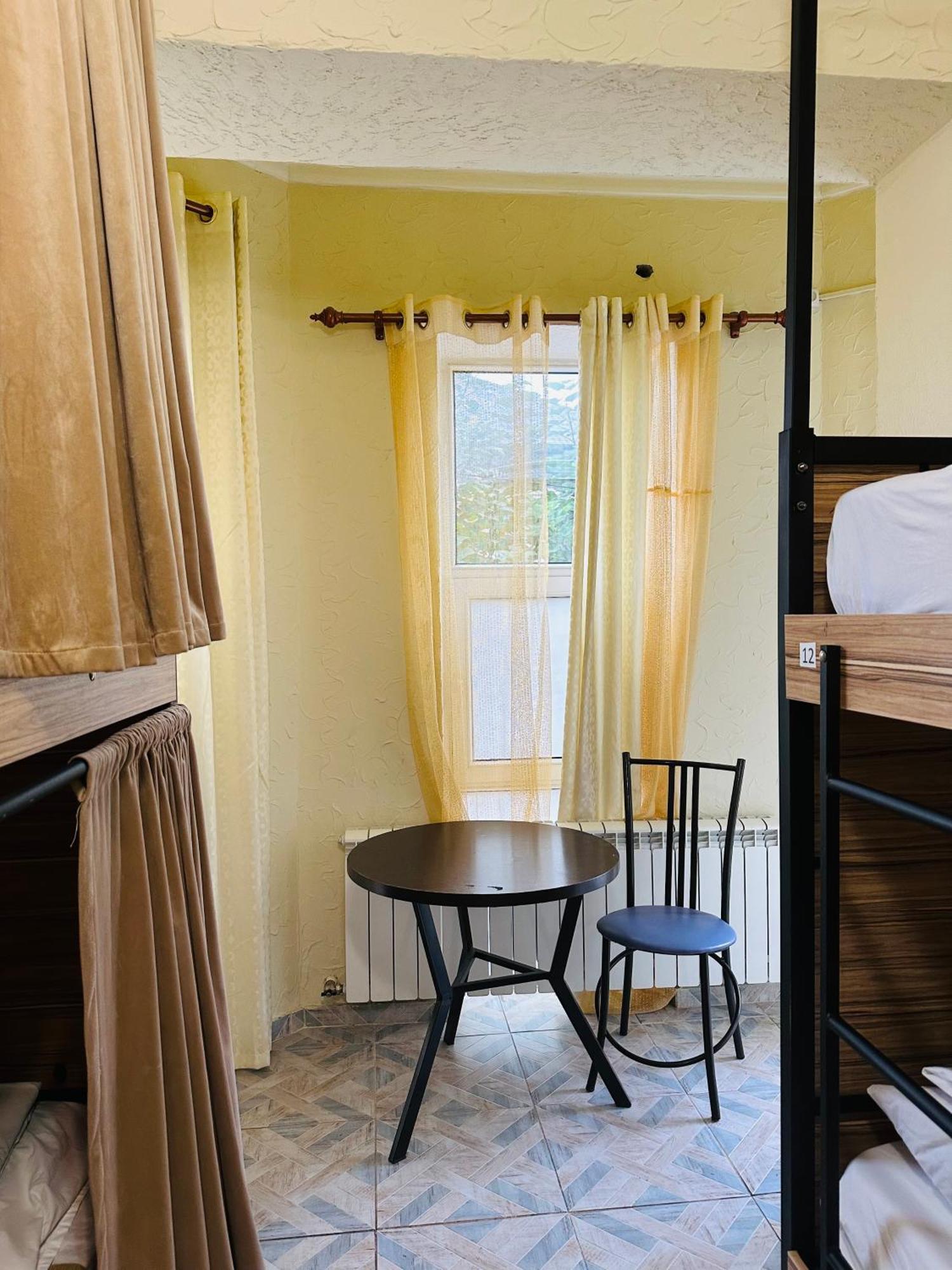בישקק Sweet Home Hostel מראה חיצוני תמונה