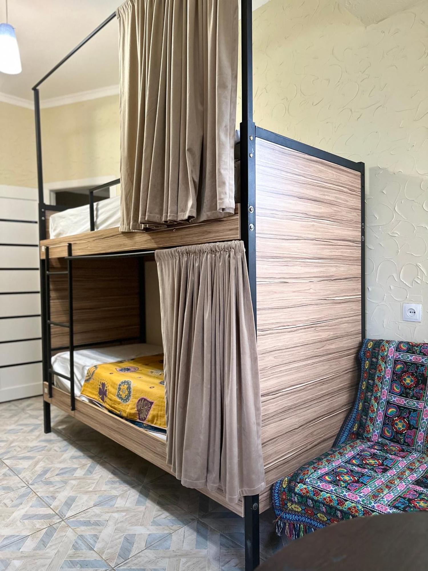 בישקק Sweet Home Hostel מראה חיצוני תמונה