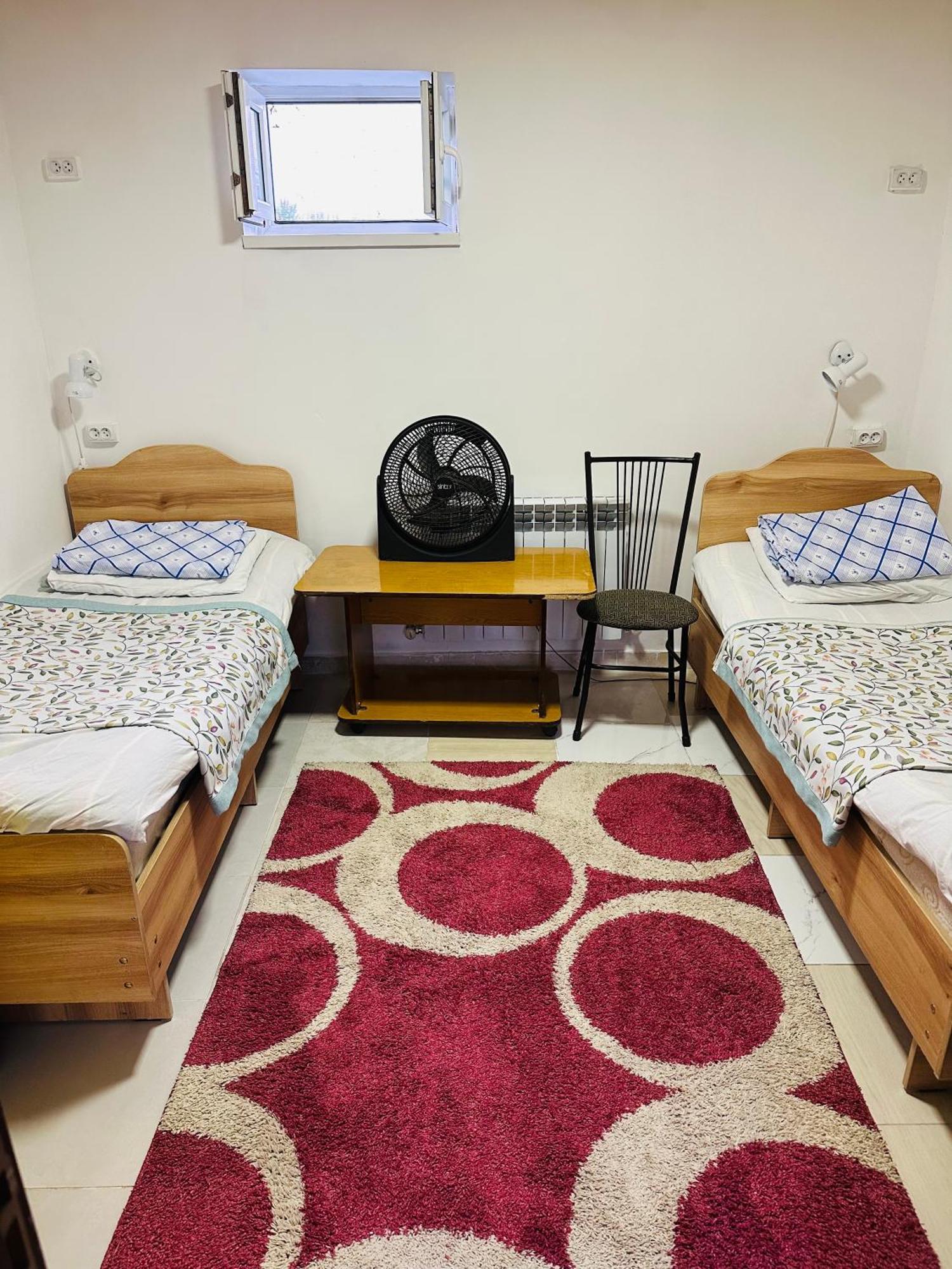 בישקק Sweet Home Hostel מראה חיצוני תמונה