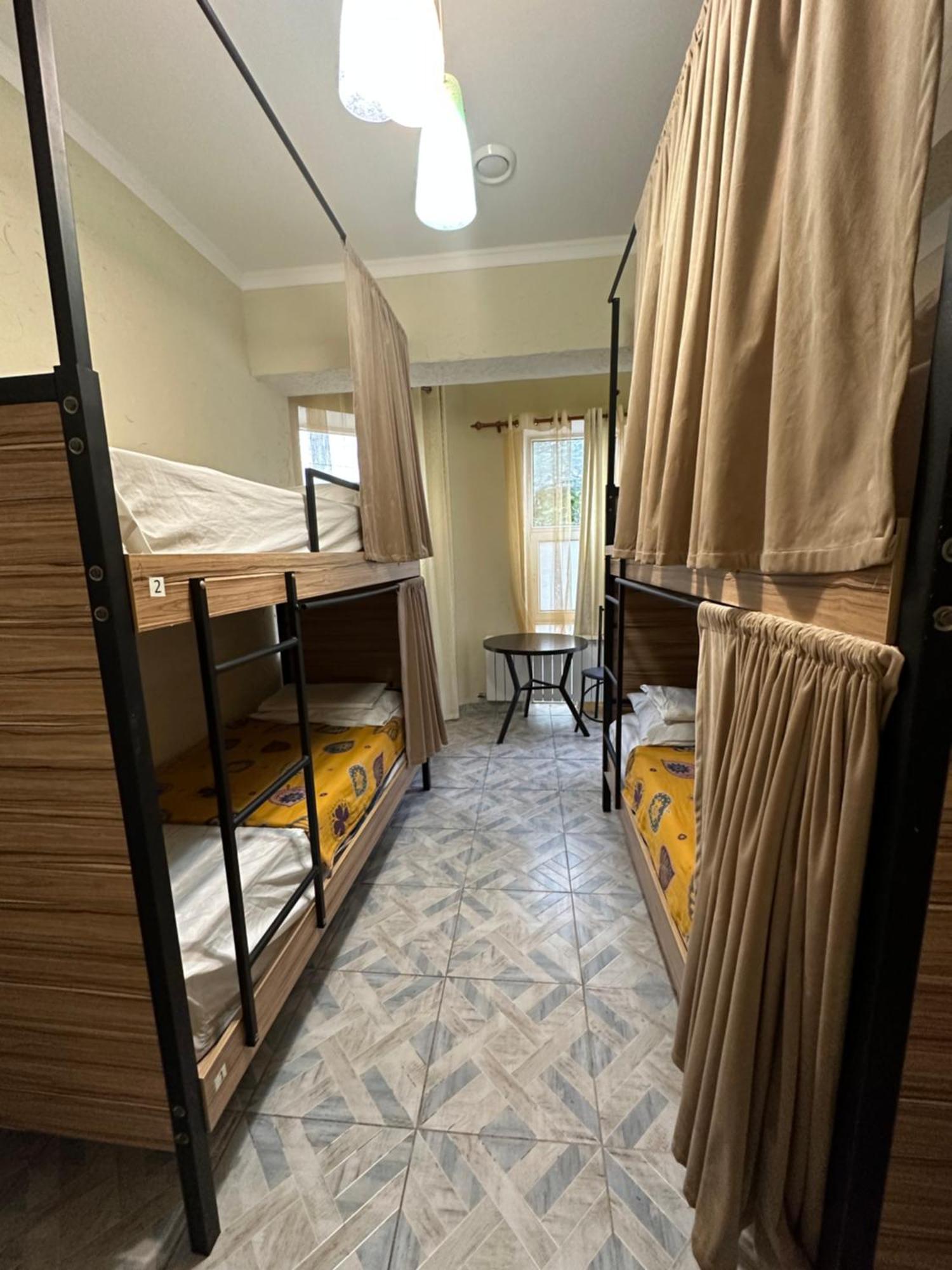 בישקק Sweet Home Hostel מראה חיצוני תמונה