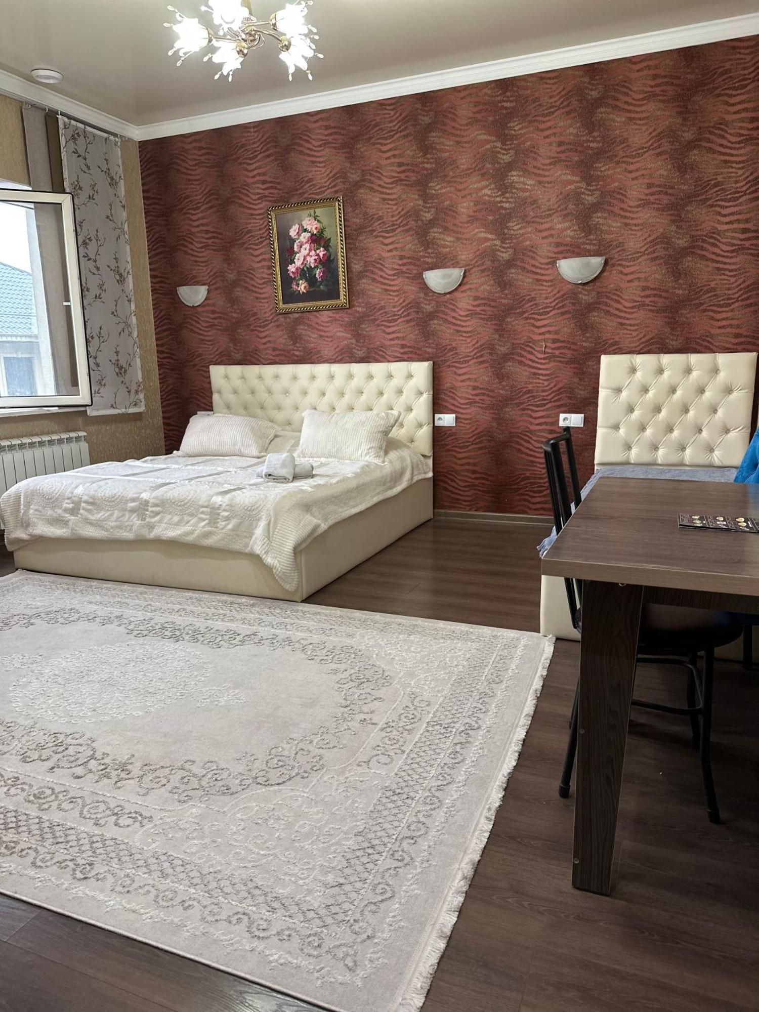 בישקק Sweet Home Hostel מראה חיצוני תמונה