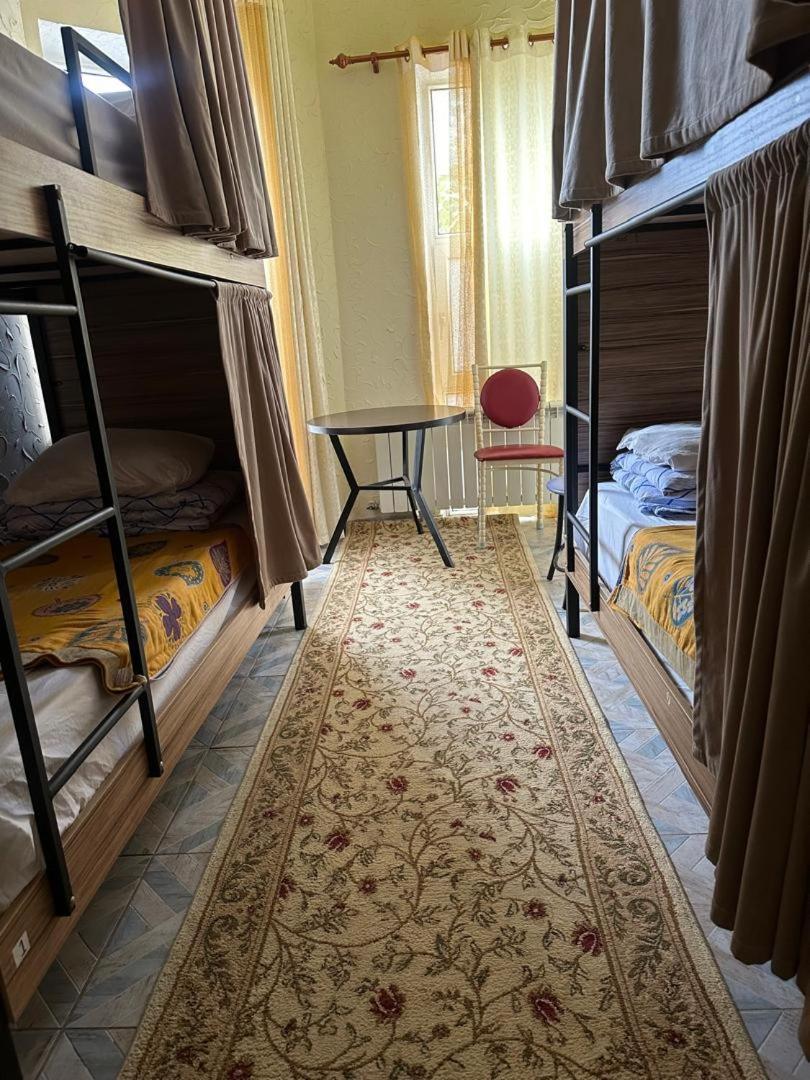 בישקק Sweet Home Hostel מראה חיצוני תמונה