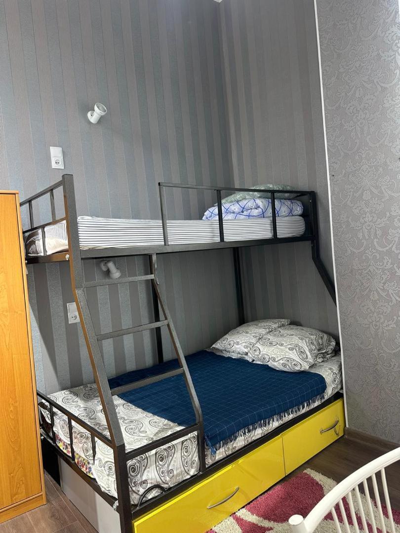 בישקק Sweet Home Hostel מראה חיצוני תמונה